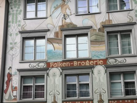 Denkmalschutz Fassadenmalerei Altstadt Falken Drogerie Schriftenmalerei KABE Farben