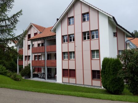 Mehrfamilienhaus Fassadenrenovation Farbberatung KABE Farben